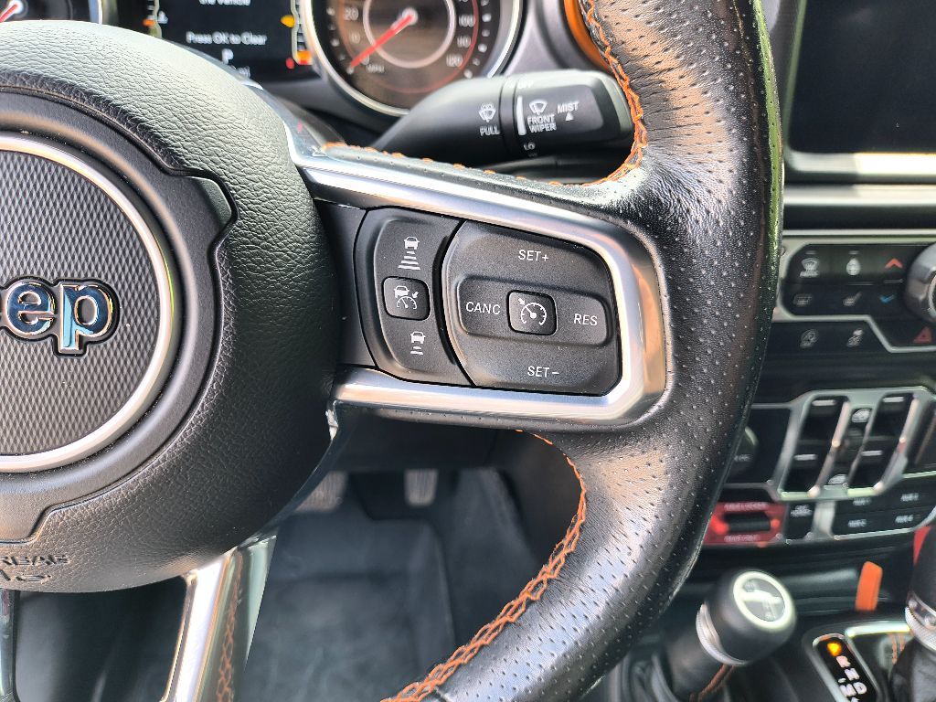 2021 Jeep Gladiator Mojave - Snazzberry Pearlcoat exterior view 20