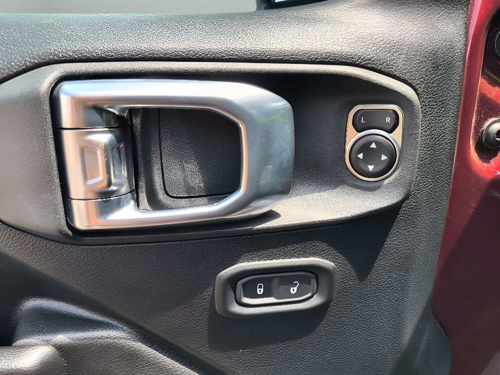 2021 Jeep Gladiator Mojave - Snazzberry Pearlcoat exterior view 15