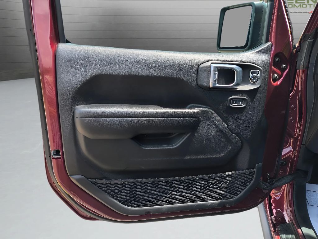 2021 Jeep Gladiator Mojave - Snazzberry Pearlcoat exterior view 16
