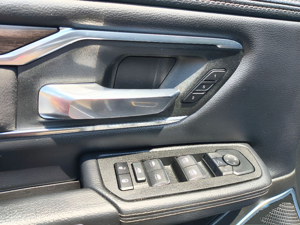 2025 Ram 1500 Laramie - Diamond Black Crystal Pearlcoat exterior view 8