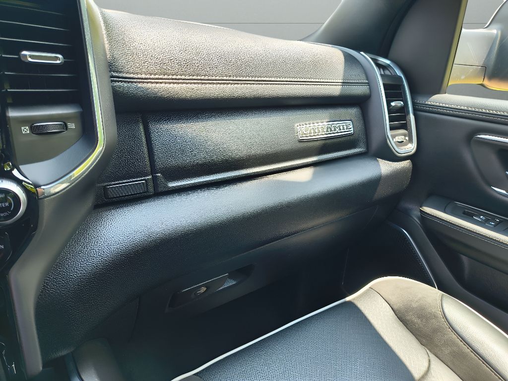 2025 Ram 1500 Laramie - Diamond Black Crystal Pearlcoat exterior view 17