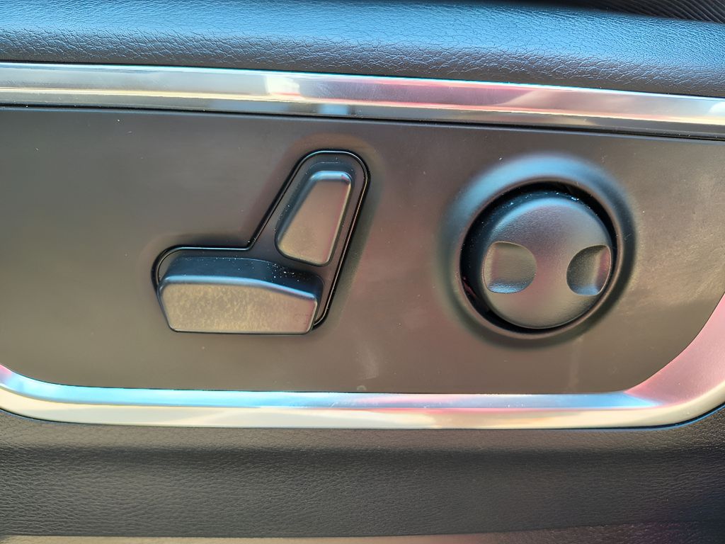 2025 Ram 1500 Laramie - Diamond Black Crystal Pearlcoat exterior view 10