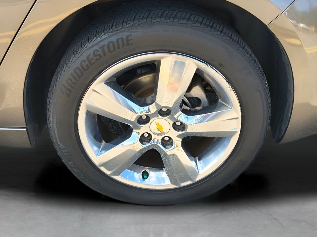 2010 Chevrolet Malibu 2LT photo 3