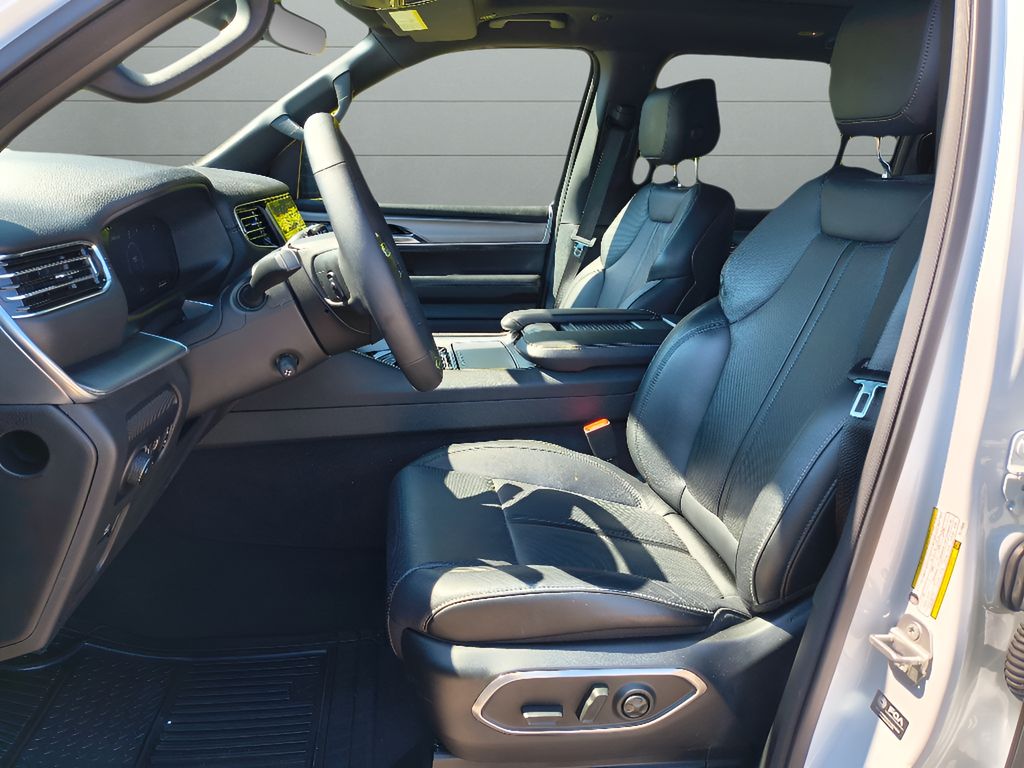 2024 Jeep Wagoneer Series II Carbide - Bright White Clearcoat exterior view 19