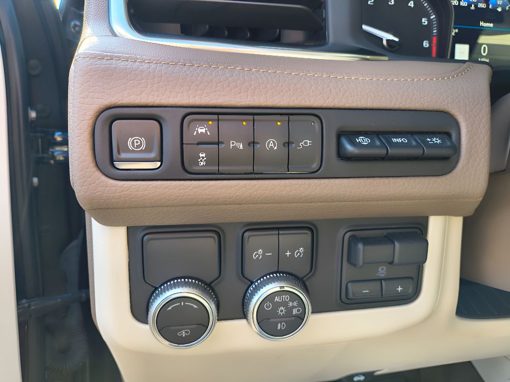 2021 GMC Yukon Denali Ultimate - Midnight Blue Metallic exterior view 18