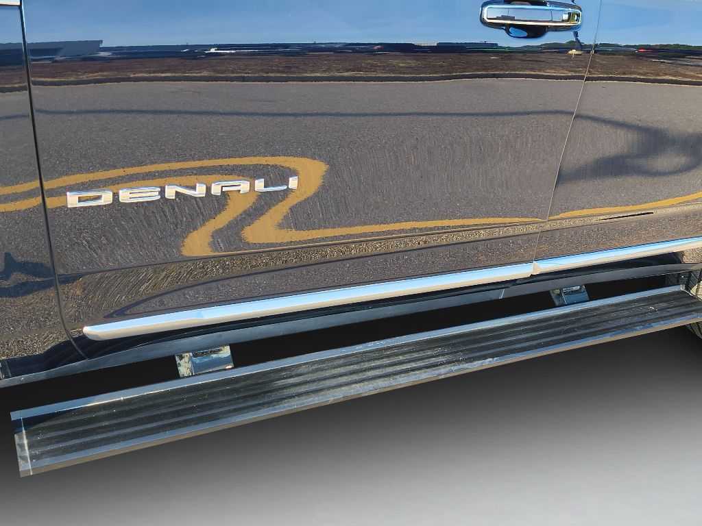 2021 GMC Yukon Denali Ultimate - Midnight Blue Metallic exterior view 13