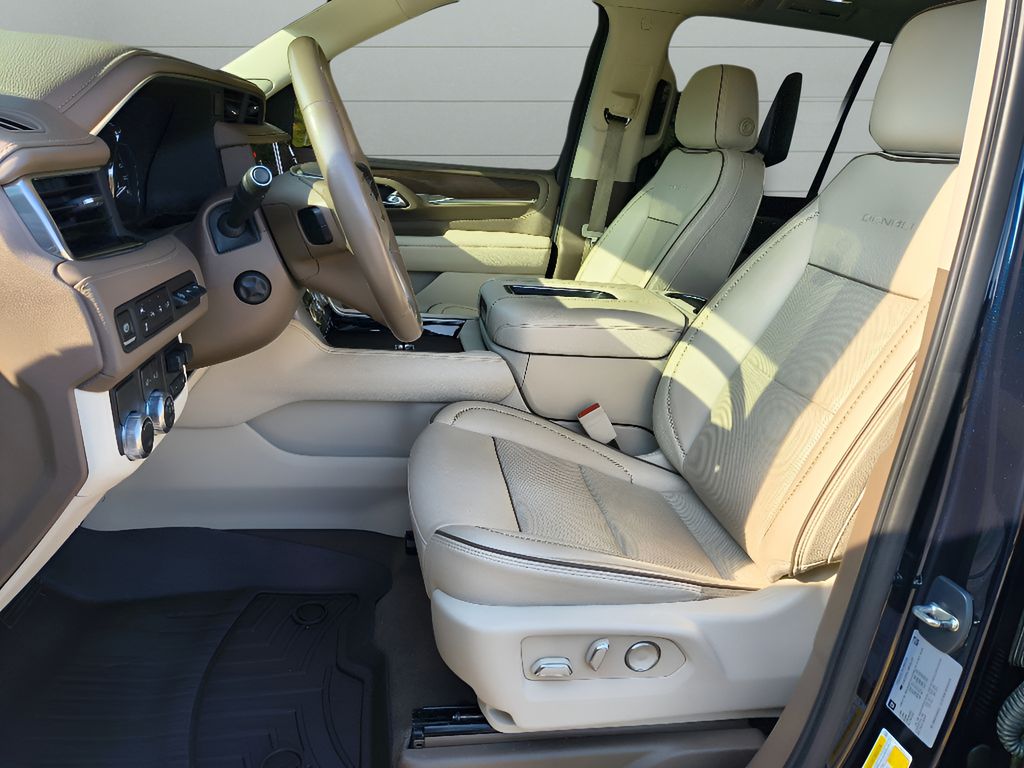 2021 GMC Yukon Denali Ultimate - Midnight Blue Metallic exterior view 19