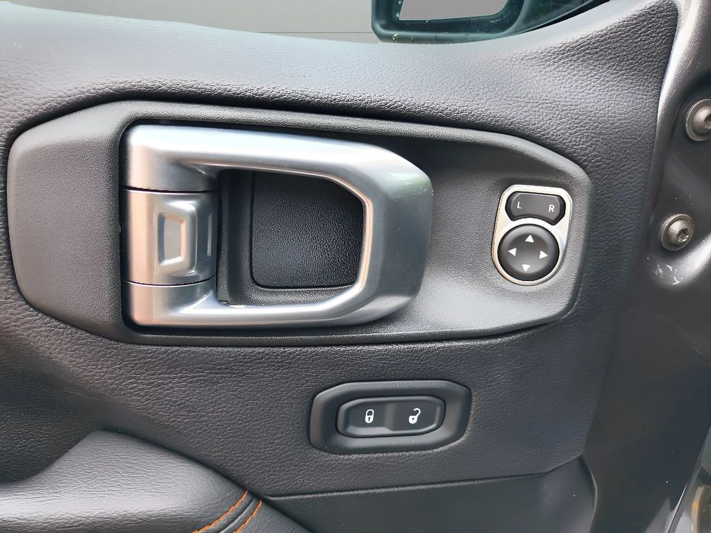 2023 Jeep Gladiator Mojave - Granite Crystal Metallic Clearcoat exterior view 11