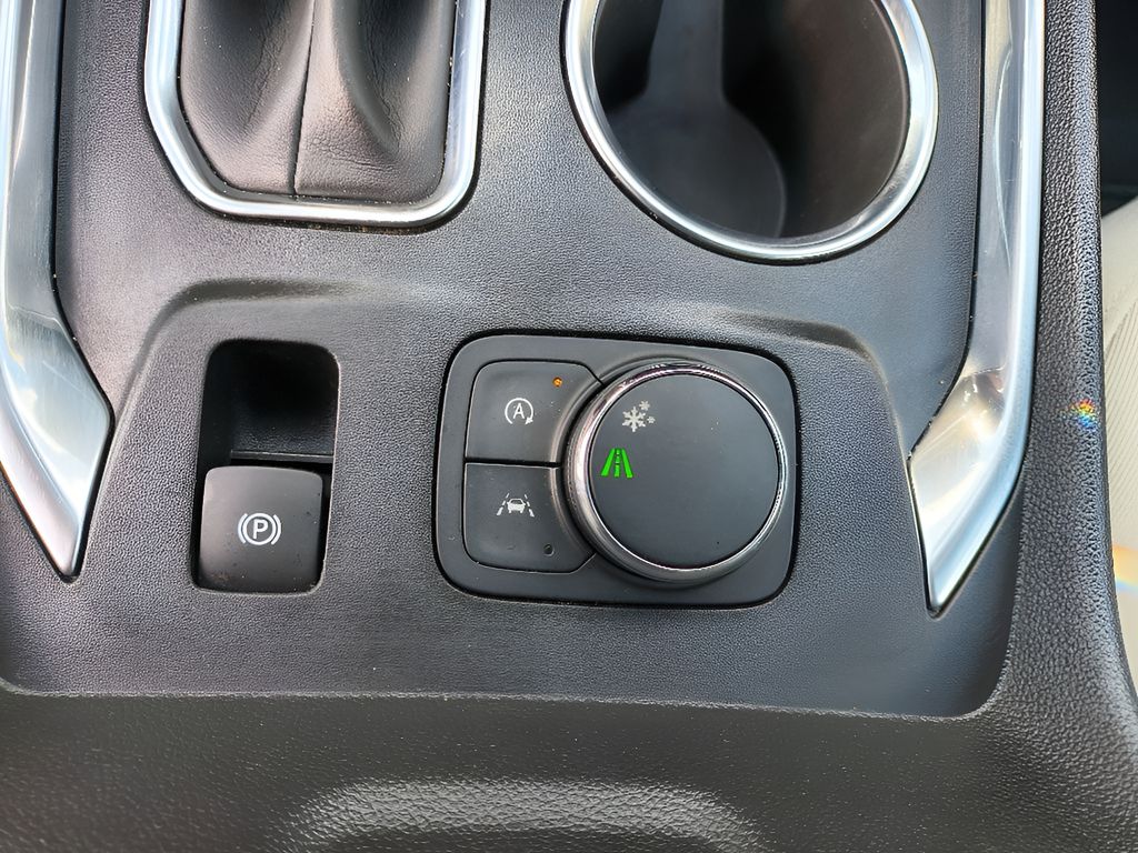Used 2022 Chevrolet Traverse LS