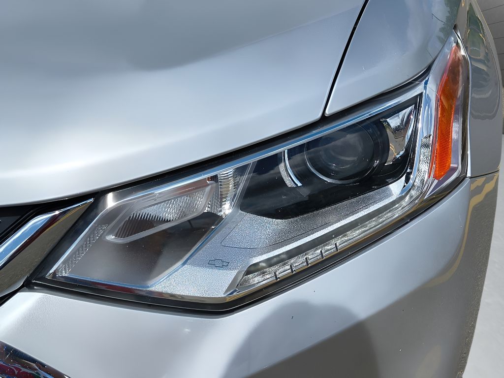 2021 Chevrolet Traverse LS - Silver Ice Metallic exterior view 12