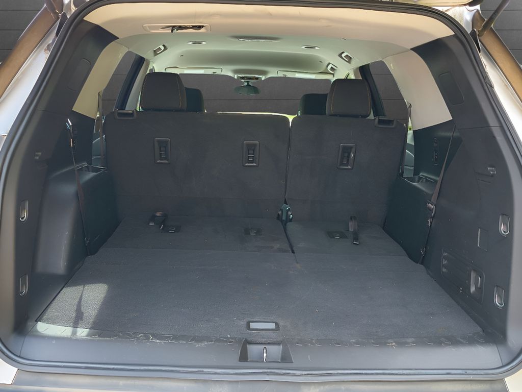 2021 Chevrolet Traverse LS - Silver Ice Metallic exterior view 7