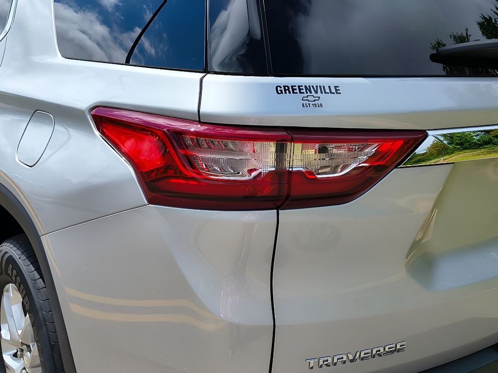 2021 Chevrolet Traverse LS - Silver Ice Metallic exterior view 4