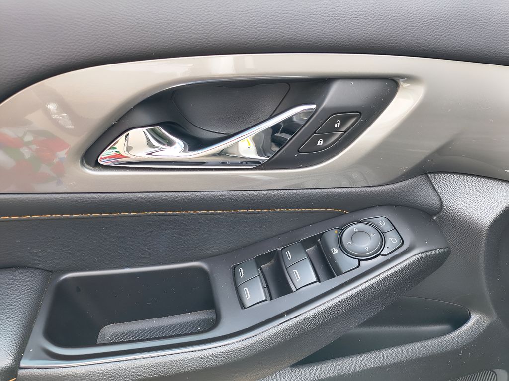 2021 Chevrolet Traverse LS - Silver Ice Metallic exterior view 13