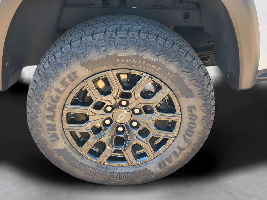 2024 Chevrolet Colorado 4WD Trail Boss - Summit White exterior view 3