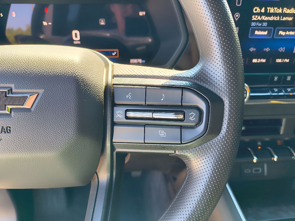 2024 Chevrolet Colorado 4WD Trail Boss - Summit White exterior view 20