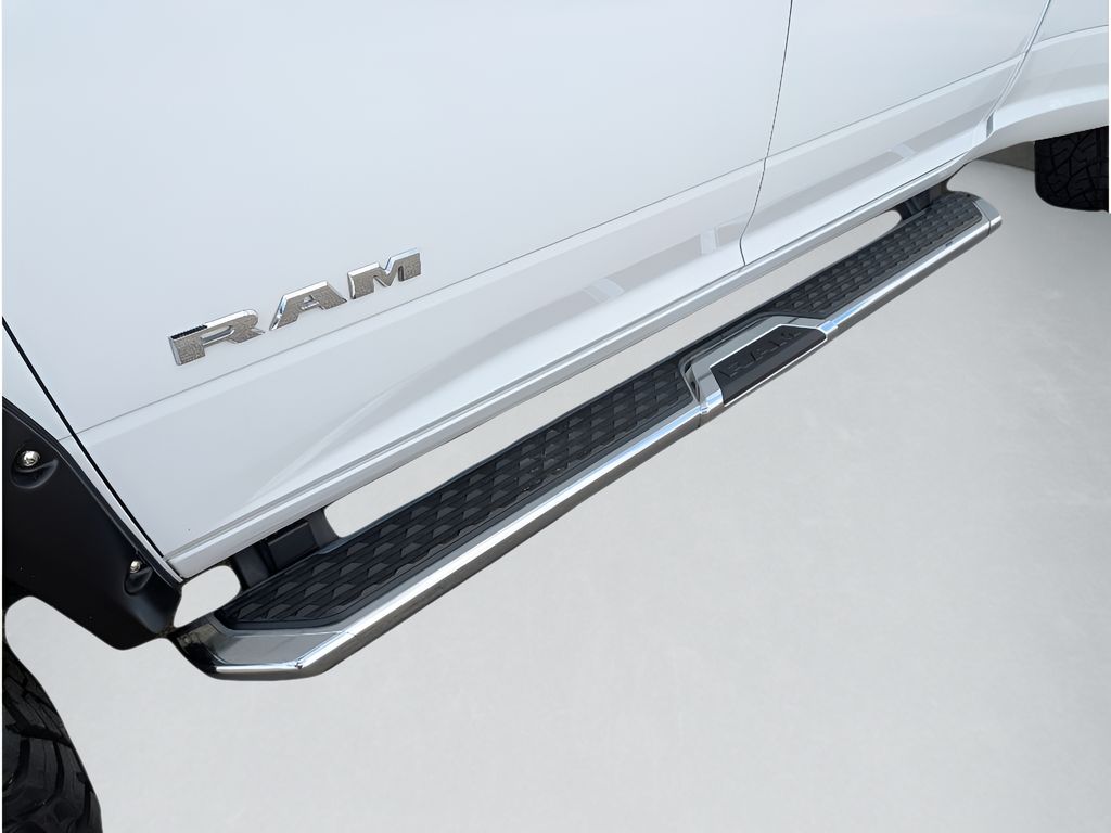 2024 Ram 3500 Big Horn 6.7L Cummins 4X4 DRW Crew Cab - Bright White Clearcoat exterior view 17