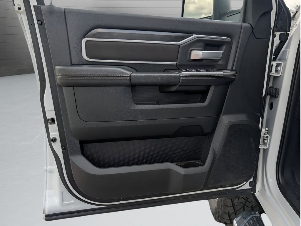 2024 Ram 3500 Big Horn 6.7L Cummins 4X4 DRW Crew Cab - Bright White Clearcoat exterior view 19