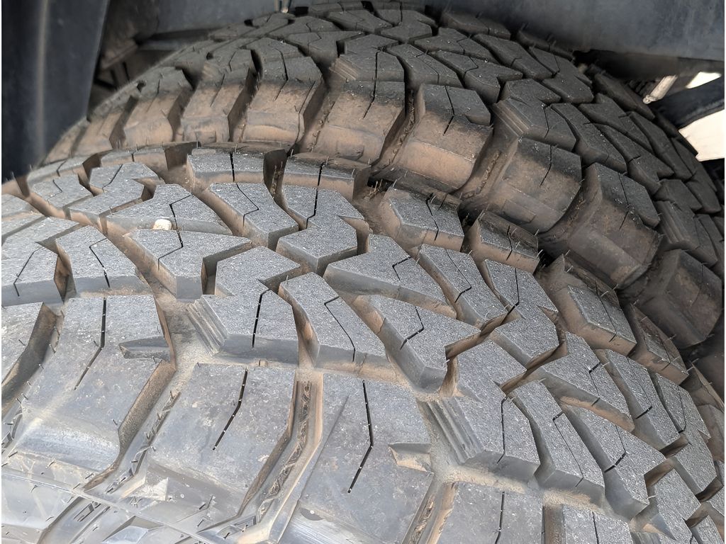 2024 Ram 3500 Big Horn 6.7L Cummins 4X4 DRW Crew Cab - Bright White Clearcoat exterior view 7