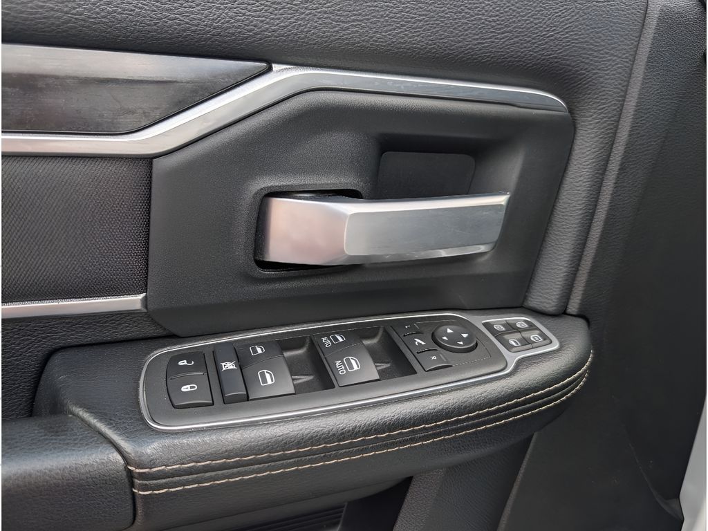 2024 Ram 3500 Big Horn 6.7L Cummins 4X4 DRW Crew Cab - Bright White Clearcoat exterior view 18