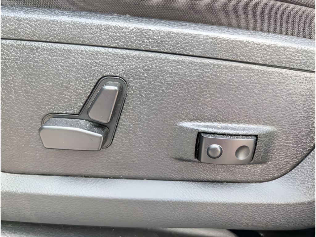 2024 Ram 3500 Big Horn 6.7L Cummins 4X4 DRW Crew Cab - Bright White Clearcoat exterior view 20