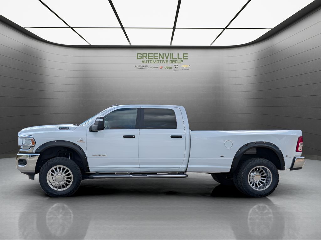 2024 Ram 3500 Big Horn 6.7L Cummins 4X4 DRW Crew Cab - Bright White Clearcoat exterior view 8