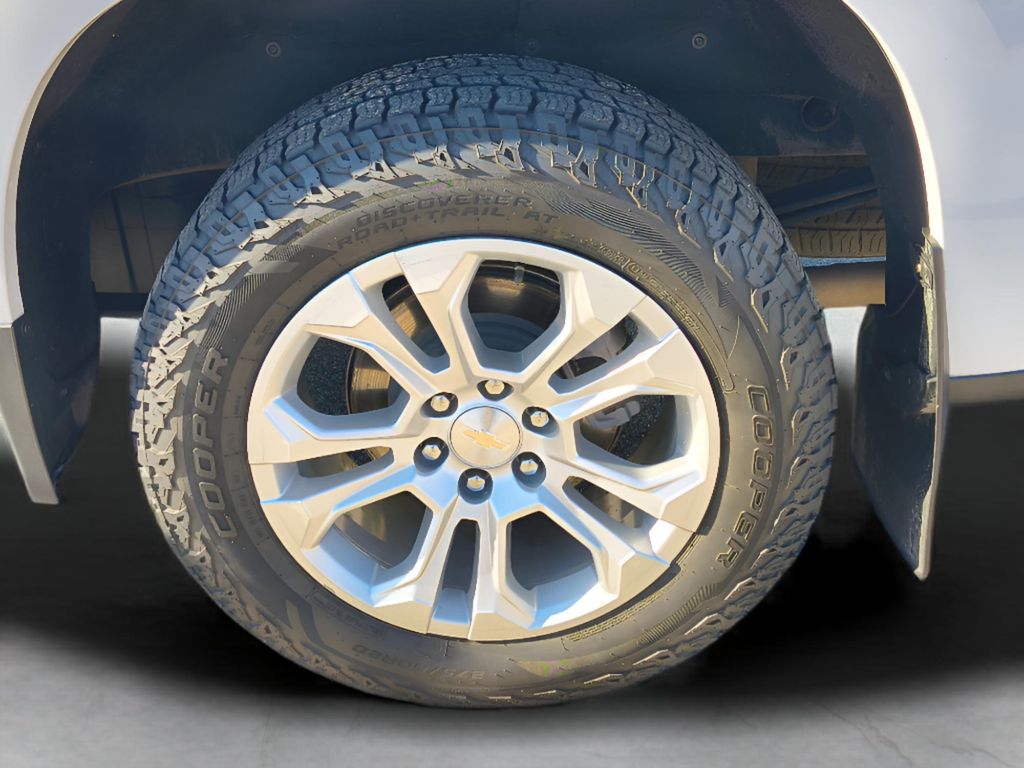 2023 Chevrolet Silverado 1500 - Summit White exterior view 3