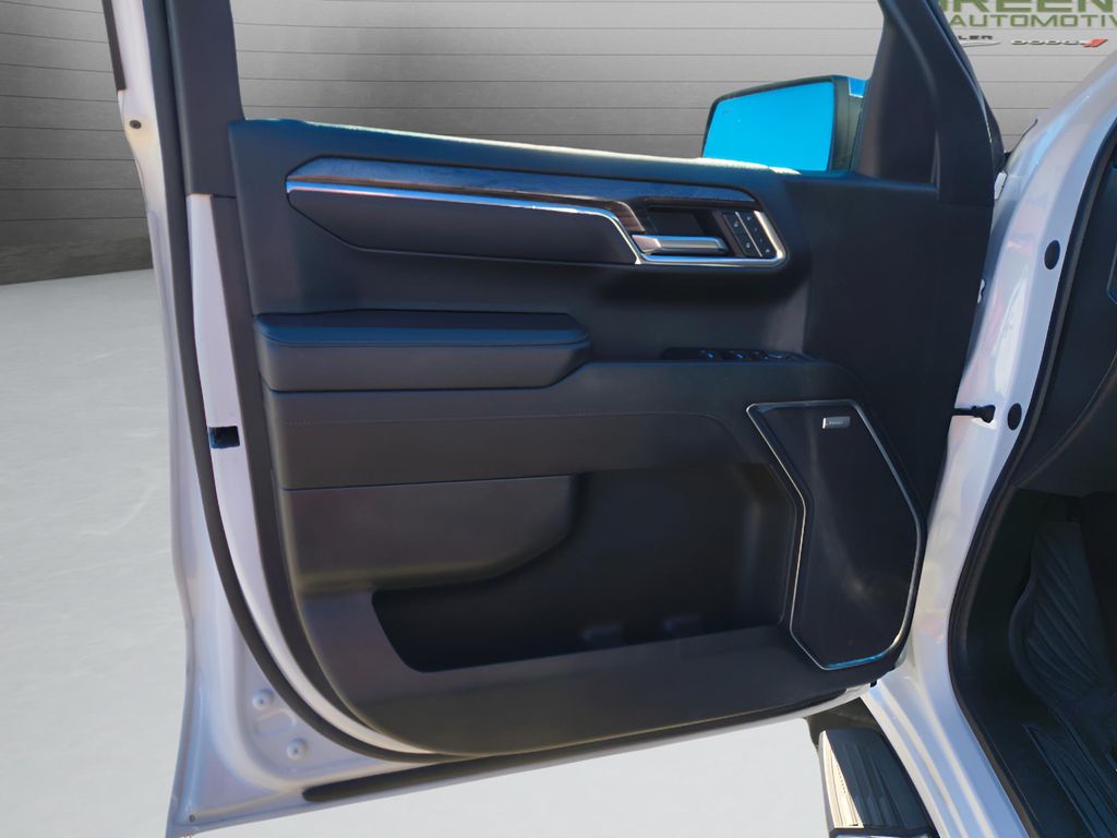 2023 Chevrolet Silverado 1500 - Summit White exterior view 19