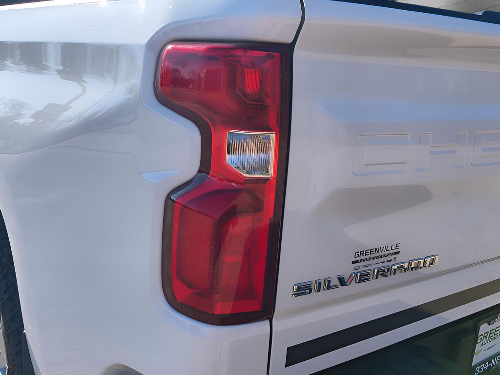 2023 Chevrolet Silverado 1500 - Summit White exterior view 5