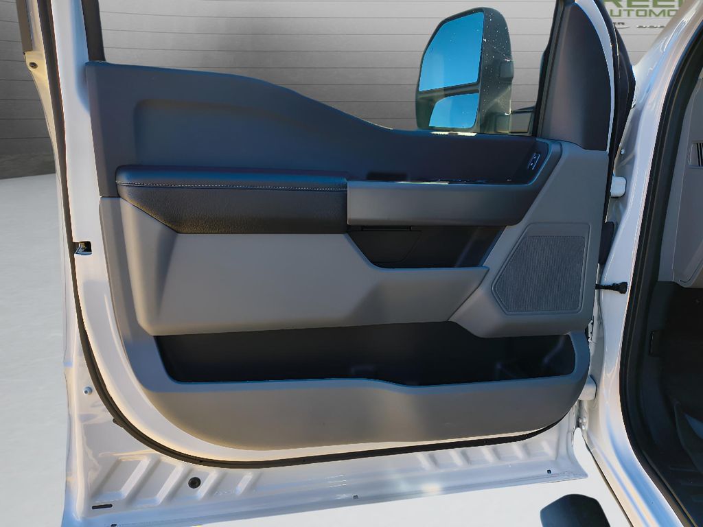 2024 Ford F-250 Super Duty - Oxford White exterior view 15
