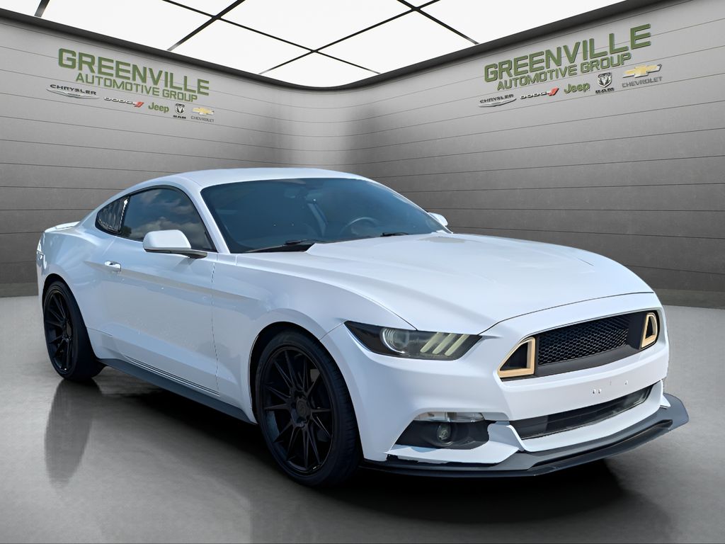 2016 Ford Mustang V6 - Oxford White exterior view 9