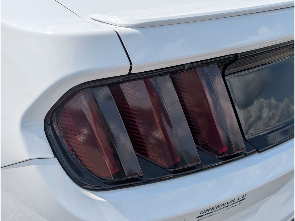 2016 Ford Mustang V6 - Oxford White exterior view 4