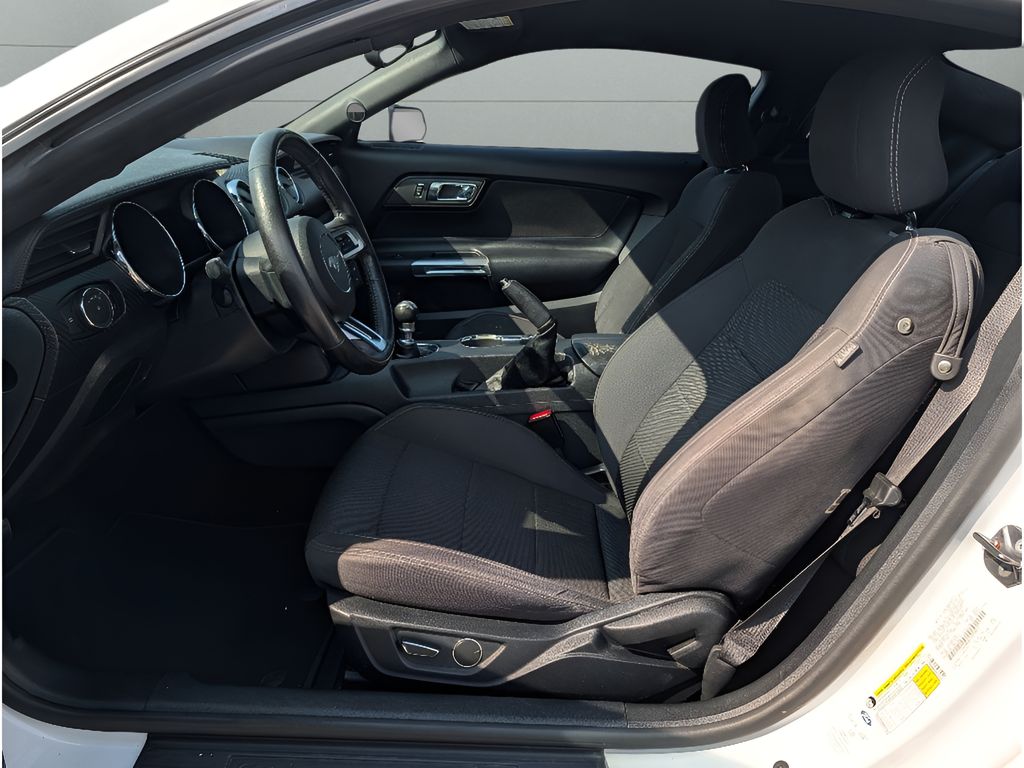 2016 Ford Mustang V6 - Oxford White exterior view 14