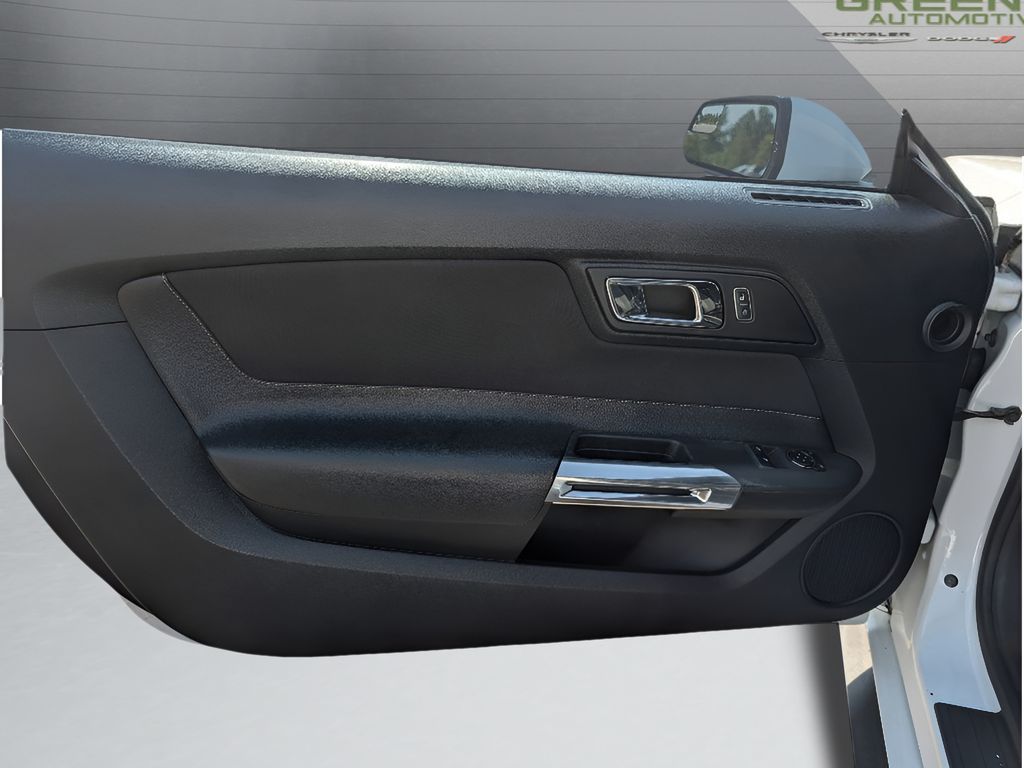 2016 Ford Mustang V6 - Oxford White exterior view 12