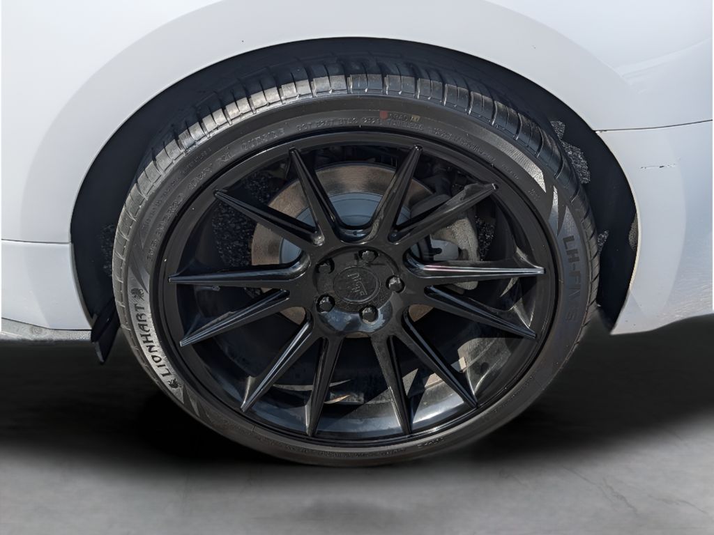 2016 Ford Mustang V6 - Oxford White exterior view 3
