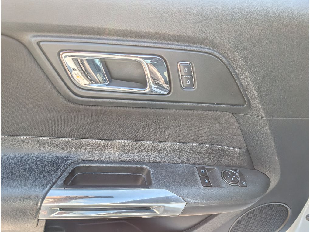 2016 Ford Mustang V6 - Oxford White exterior view 11