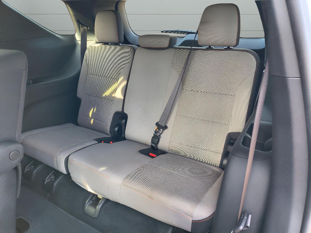 Used 2024 Chevrolet Traverse FWD LT