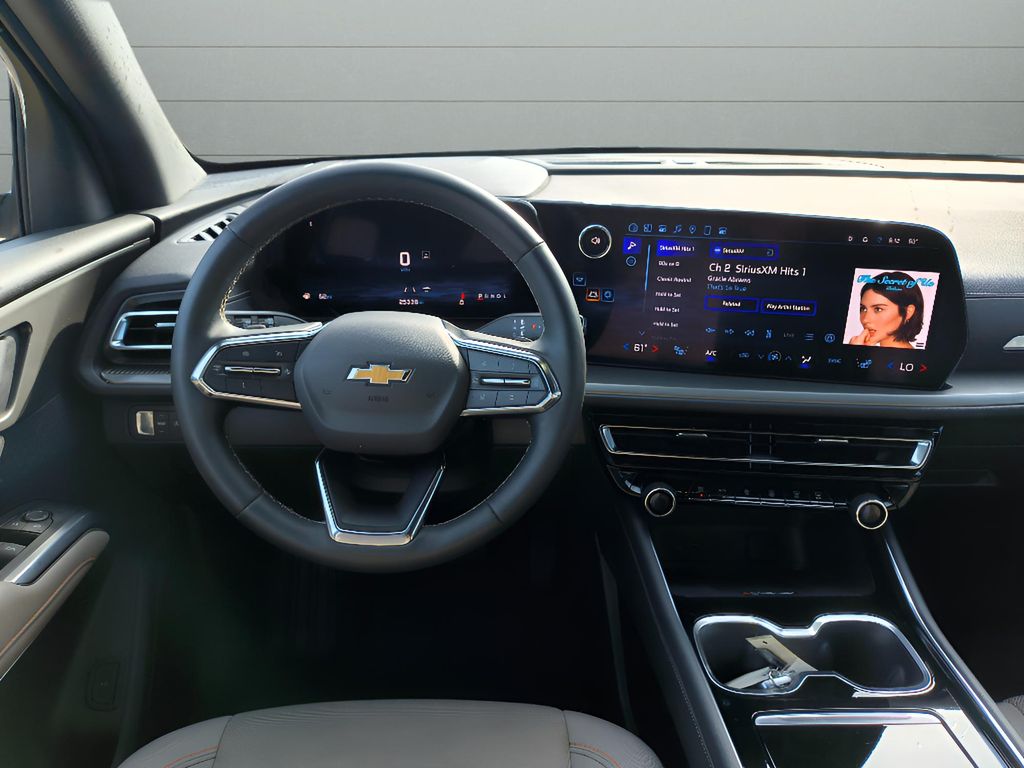 Used 2024 Chevrolet Traverse FWD LT