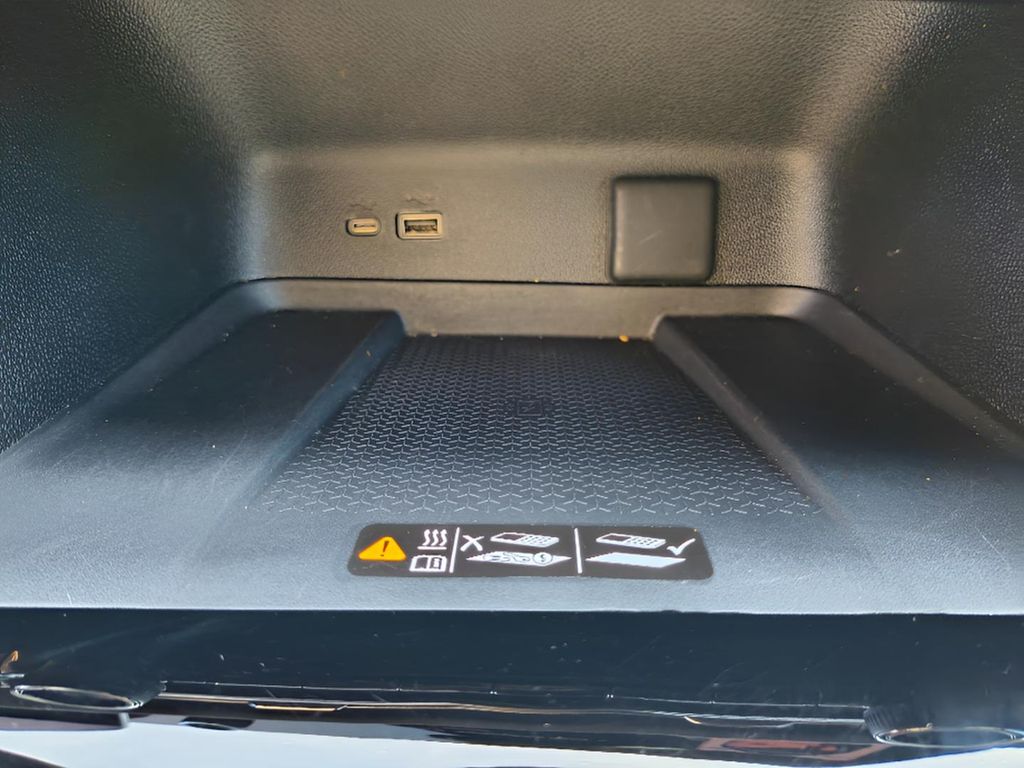 Used 2024 Chevrolet Traverse FWD LT