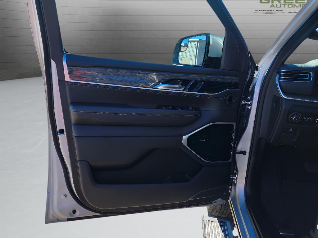 2022 Jeep Wagoneer Series III - Silver Zynith exterior view 18