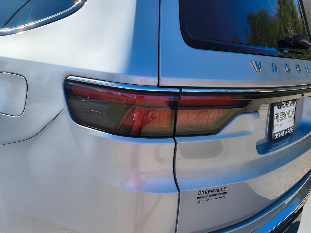 2022 Jeep Wagoneer Series III - Silver Zynith exterior view 4