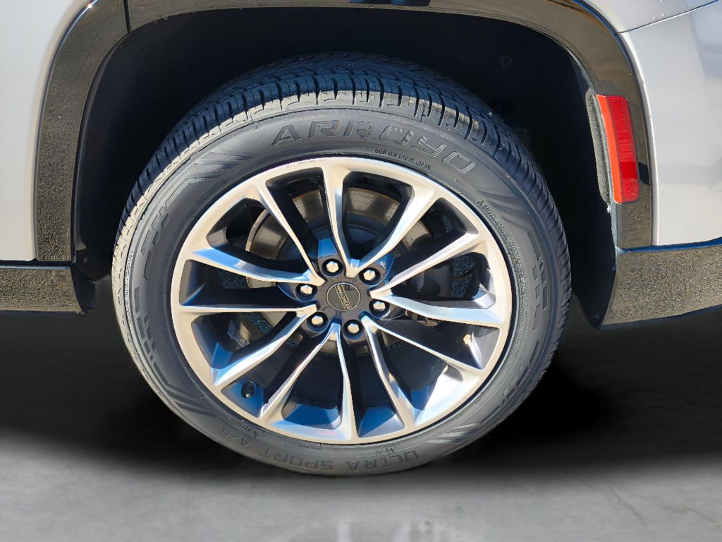 2022 Jeep Wagoneer Series III - Silver Zynith exterior view 3