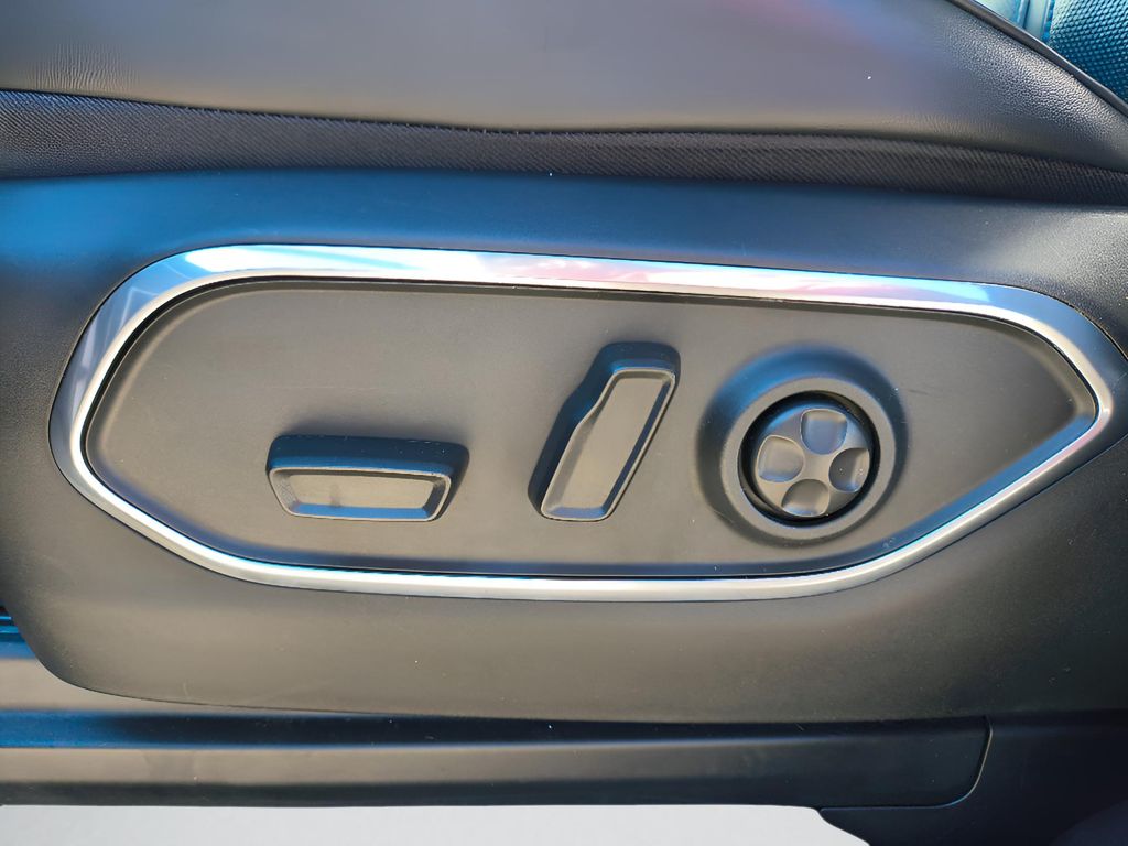 2022 Jeep Wagoneer Series III - Silver Zynith exterior view 17