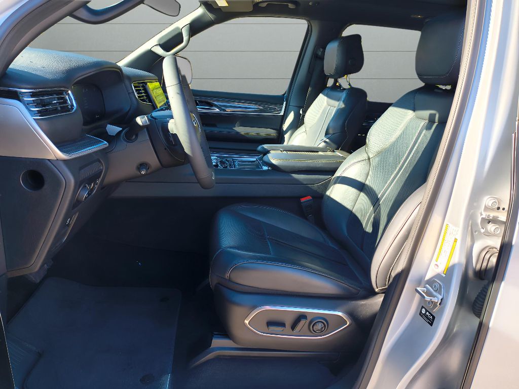 2022 Jeep Wagoneer Series III - Silver Zynith exterior view 19