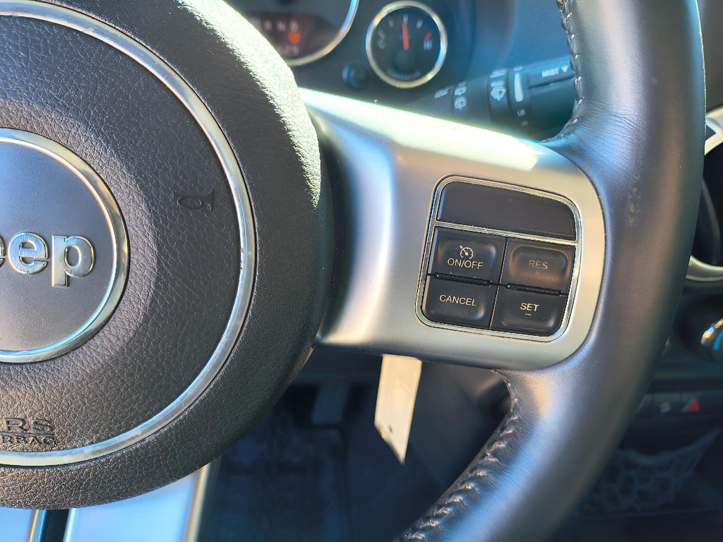 2014 Jeep Wrangler Rubicon X - Bright White Clearcoat exterior view 17