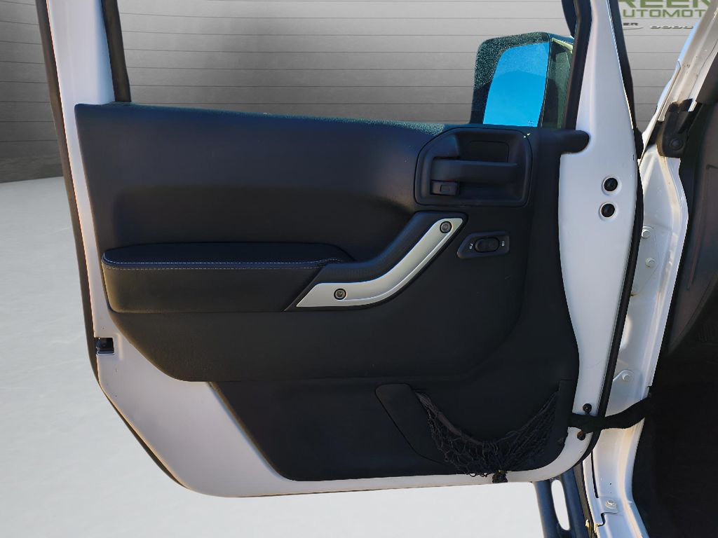2014 Jeep Wrangler Rubicon X - Bright White Clearcoat exterior view 13