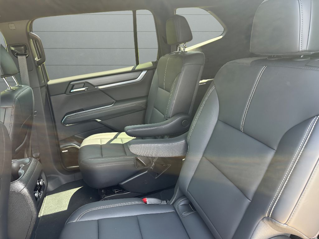 Used 2026 GMC Acadia FWD Elevation