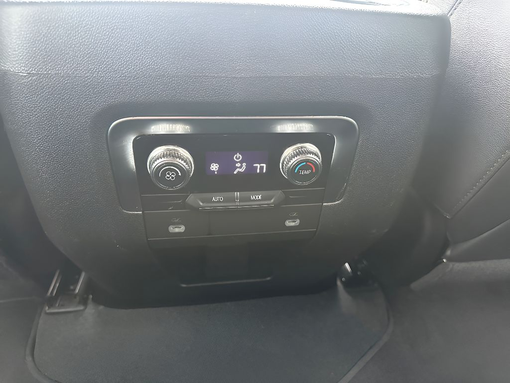 Used 2024 GMC Yukon SLT 4x4