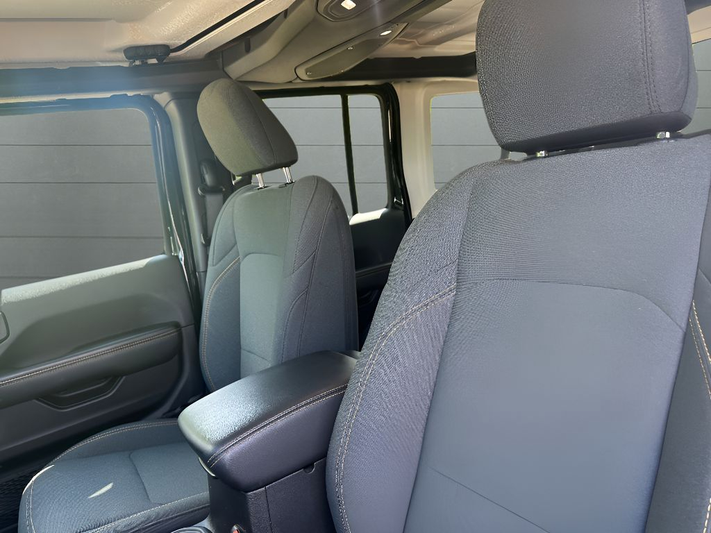 Used 2025 Jeep Wrangler Unlimited Sahara 4x4