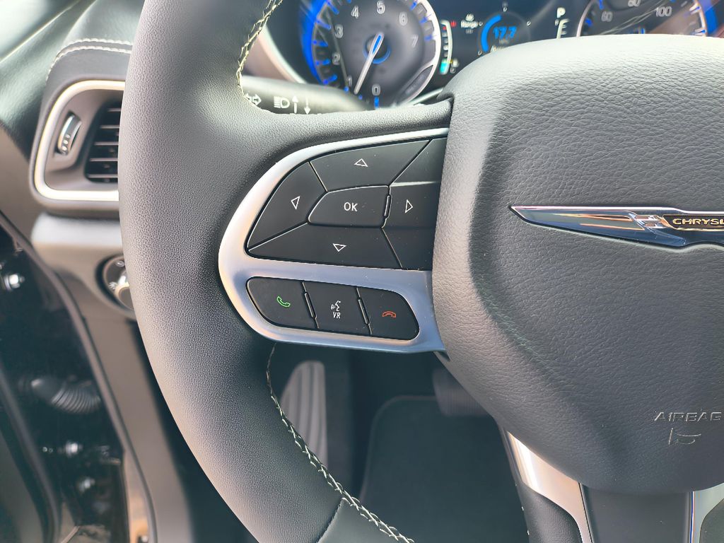 2026 Chrysler Pacifica Select - Diamond Black Crystal Pearlcoat exterior view 15