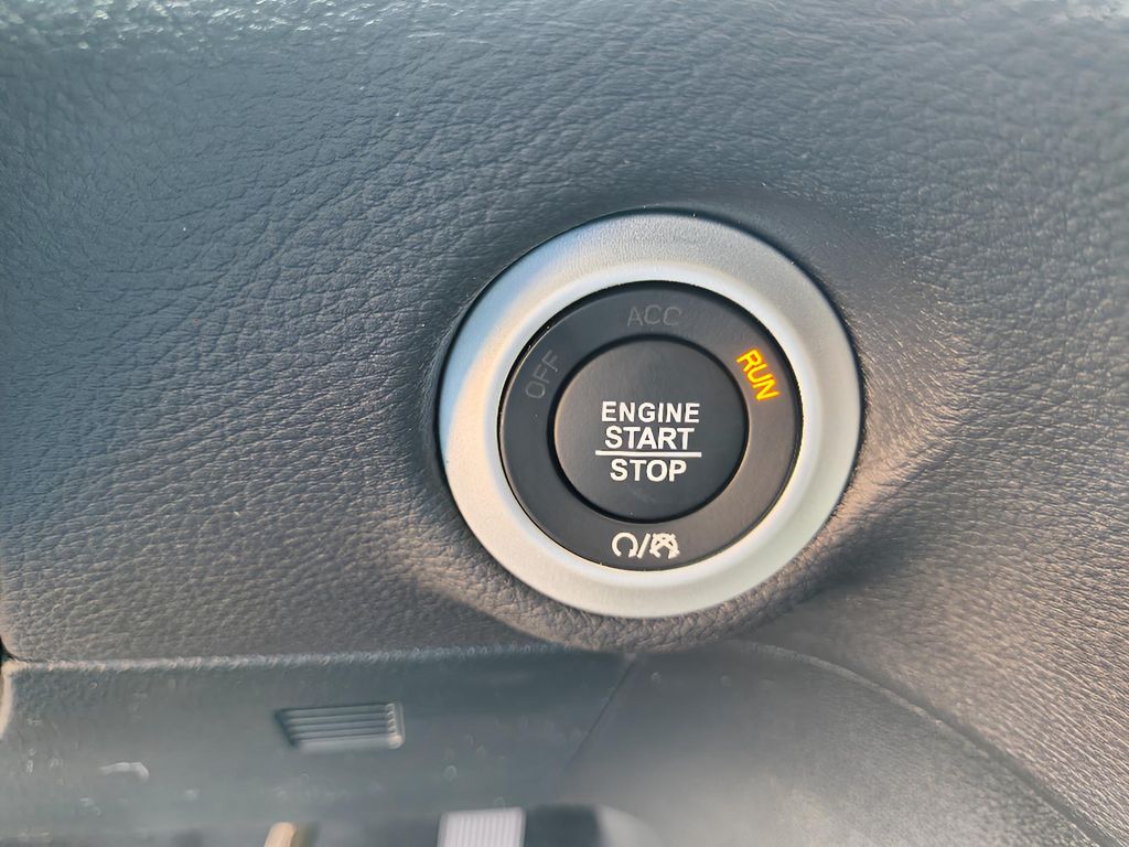 2026 Chrysler Pacifica Select - Diamond Black Crystal Pearlcoat exterior view 19